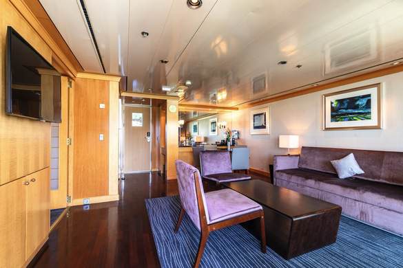 Marella Cruises Marella Explorer Executive Suite ©Cezare White 2.jpg